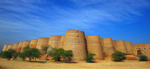 Pakistan: Derawar Fort